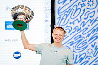 Siegerehrung_Wing_Foil_Yannik_Holste_KLAHN_29.06.25_1180143.jpg